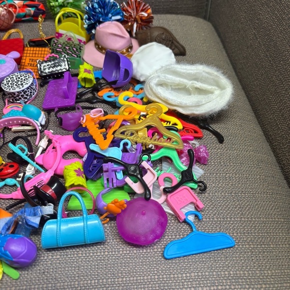 Huge lot of Barbie & Rainbow High Accessories Purses Sunglasses Headbands etc. - Picture 6 of 8